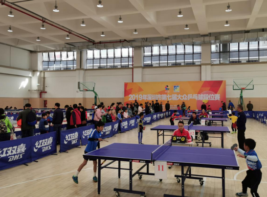 正站在一个 正站在一个