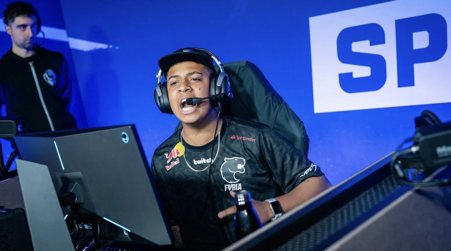 在场上的影 在场上的影