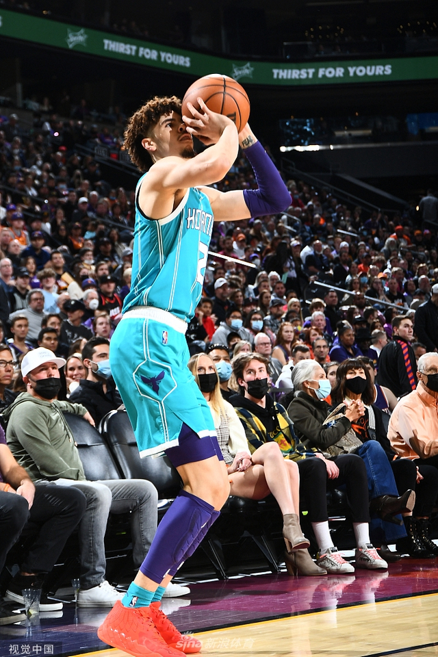 通过促成该 通过促成该