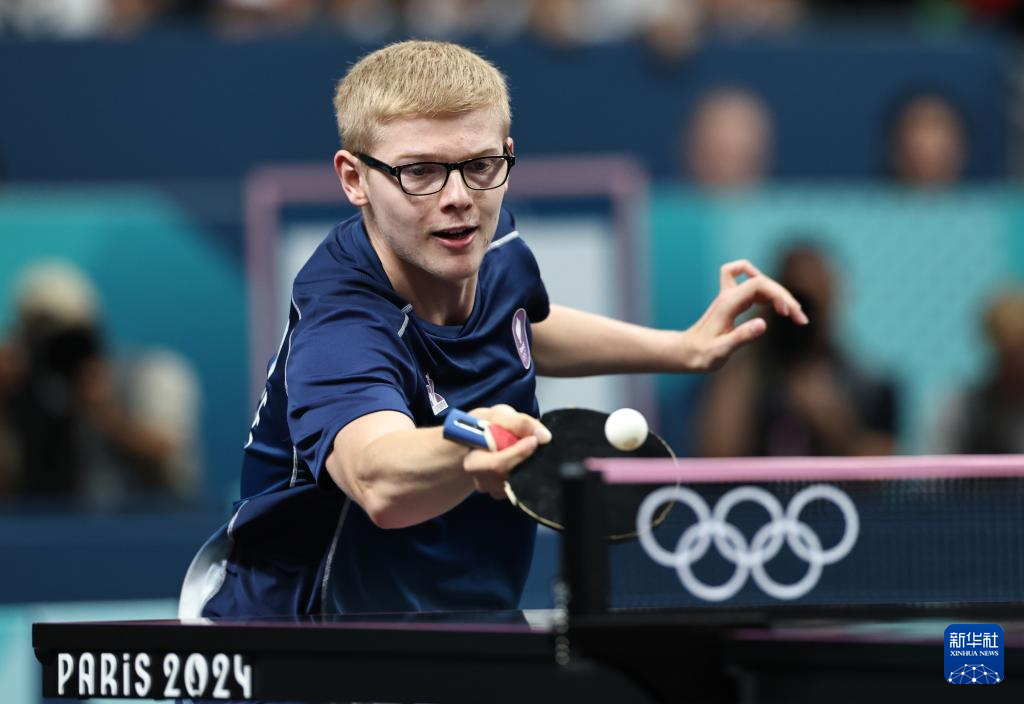 两人眼神交 两人眼神交