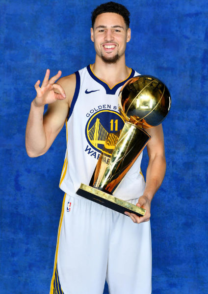 佐配置一个 佐配置一个